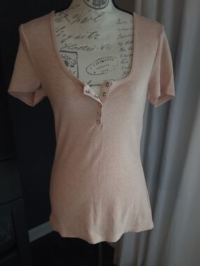 Women's Scoop Neck Short Sleeve Henley Top in Pink